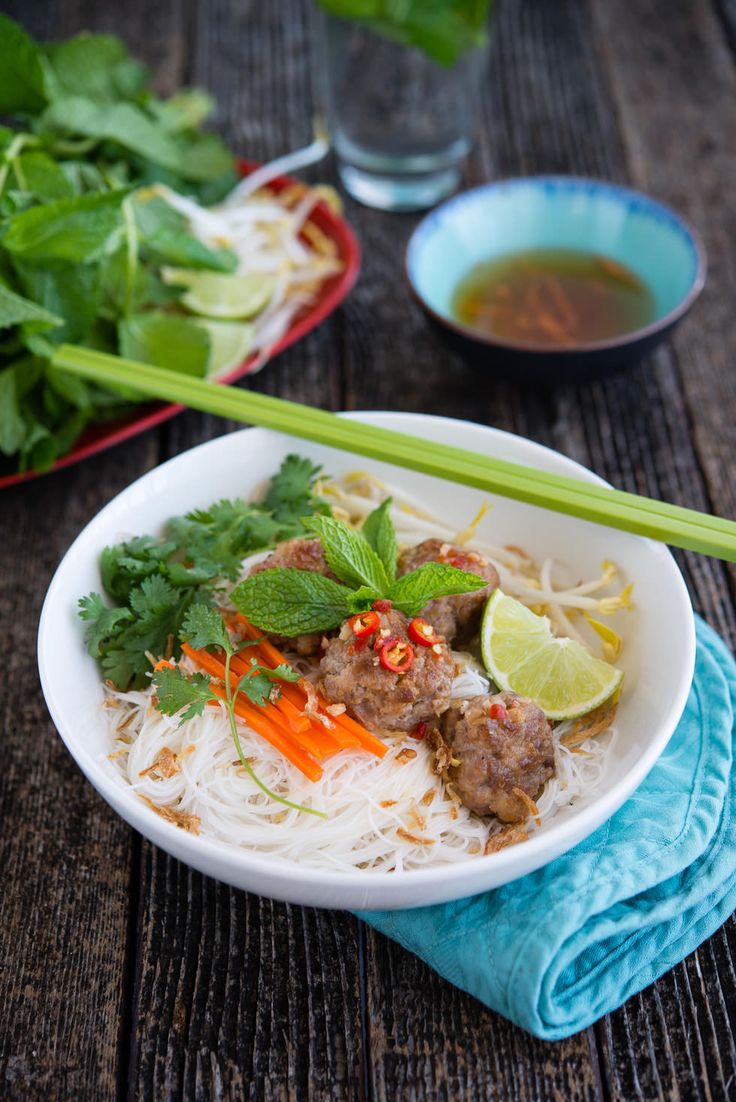 Beat the Heat: Refreshing Vietnamese Rice Noodle Salad with Crispy Tofu